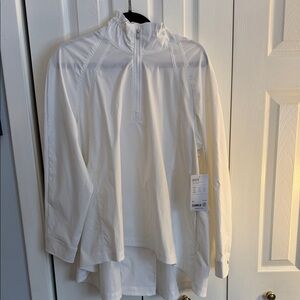 NWT ATHLETA Advantage Poplin Top (L)